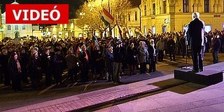 Százak tüntettek Pécs főterén a hazánkat ért támadások ellen Százak tüntettek Pécs főterén a hazánkat ért támadások ellen