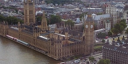 A Temze iszapjába süllyedhet a brit parlament A Temze iszapjába süllyedhet a brit parlament