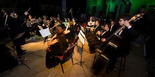 Jótékonysági koncertet ad a La Bohème Kamarazenekar Pécsett Jótékonysági koncertet ad a La Bohème Kamarazenekar Pécsett