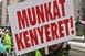 Elindult az éhségmenet Miskolcról szoci vezetőkkel az élen Elindult az éhségmenet Miskolcról szoci vezetőkkel az élen