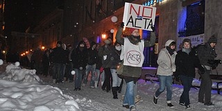 STOP ACTA - lapos volt a pécsi tüntetés, bár a szervezők nem is vártak mást STOP ACTA - lapos volt a pécsi tüntetés, bár a szervezők nem is vártak mást