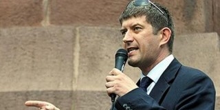 Politikus lesz Árok Kornél és indul a következő választáson is