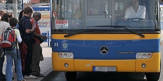 Nem tudni, hányan utaznak ingyen a pécsi buszokon, de több tízezren kapnak kedvezményt Nem tudni, hányan utaznak ingyen a pécsi buszokon, de több tízezren kapnak kedvezményt