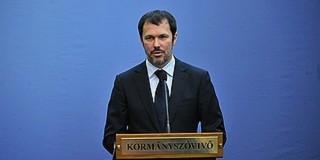 Giró-Szász: a kormány nem a halogatásra játszik