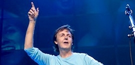 Sir Paul McCartney újra csajozik Sir Paul McCartney újra csajozik