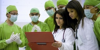 Nagyszabású pályázat keretében újítják meg az orvosképzést