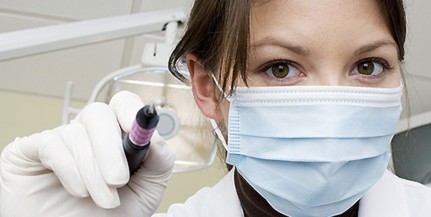 Bosszúból kihúzta volt barátja összes fogát egy doktornő Bosszúból kihúzta volt barátja összes fogát egy doktornő