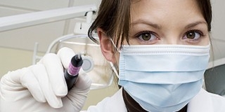 Bosszúból kihúzta volt barátja összes fogát egy doktornő