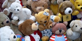 Elvarázsolt padlás sok mackóval – a hertelendi kastélyban