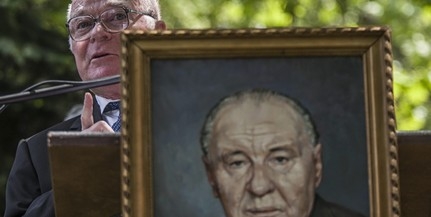 Moldova György leplezte le a száz éve született Kádár János szobrát Moldova György leplezte le a száz éve született Kádár János szobrát