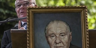 Moldova György leplezte le a száz éve született Kádár János szobrát