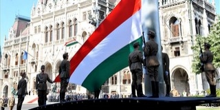 Nemzeti összetartozás napja: felvonták a nemzeti lobogót