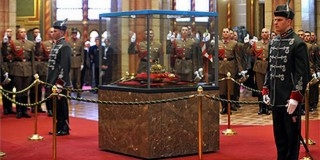 Büntetnék a Szent Koronát gyalázókat