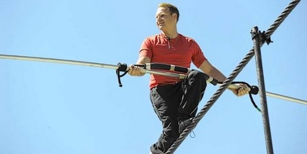 116 éve betiltották, de Wallenda most átsétált a Niagara felett 116 éve betiltották, de Wallenda most átsétált a Niagara felett