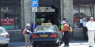 Taxis hiénák vadásznak, mondják a taxisok, a vonattal érkezőkre a főpályaudvar bejáratánál