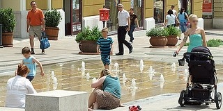 Már nem tilos a szökőkutakban fürdeni, de vigyázat, a víz vegyszeres Már nem tilos a szökőkutakban fürdeni, de vigyázat, a víz vegyszeres