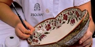 Egy forintért eladná a KÖZGÉP a Zsolnay-részvényeket Pécsnek - állítólag a sárdobálást unták meg Egy forintért eladná a KÖZGÉP a Zsolnay-részvényeket Pécsnek - állítólag a sárdobálást unták meg