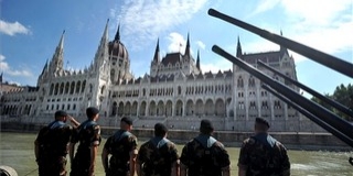 Díszsortűz a nándorfehérvári diadal emléknapján Budapesten