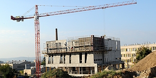 Milliókkal tartoznak a nemrég átadott Science Building néhány alvállalkozójának Milliókkal tartoznak a nemrég átadott Science Building néhány alvállalkozójának