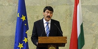 Áder: értelmetlen bal- vagy jobboldali diktatúrákról beszélni Áder: értelmetlen bal- vagy jobboldali diktatúrákról beszélni