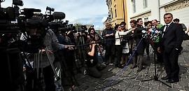 Orbán előrehozott választást sürget Orbán előrehozott választást sürget