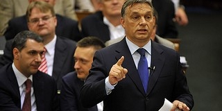 Nincs megállás, újabb nemzeti konzultációba fognak Orbánék