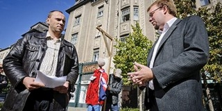 Akasztófát állított a Jobbik Debrecen főterén Akasztófát állított a Jobbik Debrecen főterén