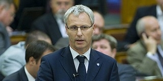 Segélyplafon bevezetésén gondolkodik a kormány Segélyplafon bevezetésén gondolkodik a kormány