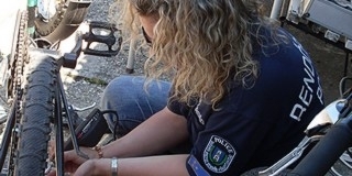 Újra ingyen gravírozza a kerékpárokat a pécsi rendőrség Újra ingyen gravírozza a kerékpárokat a pécsi rendőrség