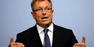 Illeték terheli a készpénzfelvételt, csúszik a pedagógusbér-emelés