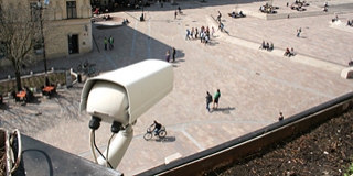 Bár a térfigyelő kamerák csak öt napig tárolják a köztéri felvételeket, sokat segítenek