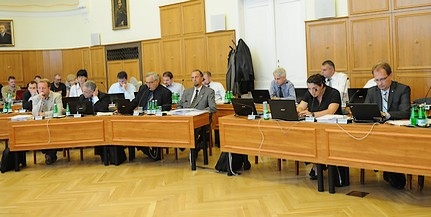 Kevesebb lesz az építményadó, a nyugdíjasok és a nagycsaládosok jövőre kedvezményt is kapnak Kevesebb lesz az építményadó, a nyugdíjasok és a nagycsaládosok jövőre kedvezményt is kapnak