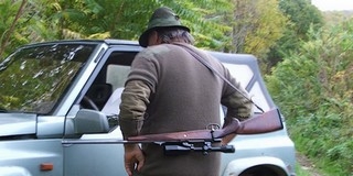 Ő buktatta le Bence gyilkosait, s bár vadász, és fegyerrel volt, maga is majdnem áldozattá vált