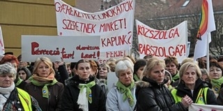 A szakszervezetek szerint hatszáz pécsi tanár állásáért megy a harc - jön a sztrájk? A szakszervezetek szerint hatszáz pécsi tanár állásáért megy a harc - jön a sztrájk?