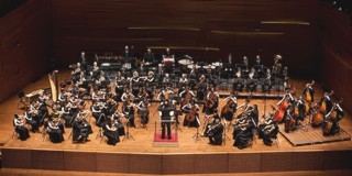 A filharmonikusok együttese is cipősdoboznyi szeretetet árul A filharmonikusok együttese is cipősdoboznyi szeretetet árul