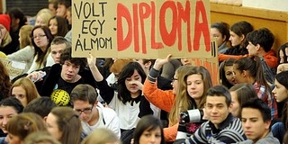 A Leőweyben több száz diák tiltakozott, egyetemisták várták a városházánál a képviselőket A Leőweyben több száz diák tiltakozott, egyetemisták várták a városházánál a képviselőket