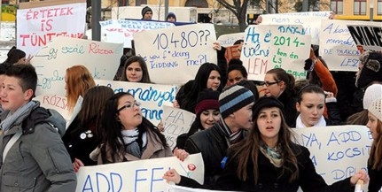 Mintegy félezer középiskolás diák tüntetett Mintegy félezer középiskolás diák tüntetett