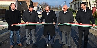 Húsz kilométeres összekötőútat adott át Tiffán Zsolt