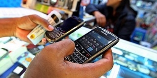 Mobilt próbált lopni egy pécsi férfi, de résen voltak a biztonságiak Mobilt próbált lopni egy pécsi férfi, de résen voltak a biztonságiak
