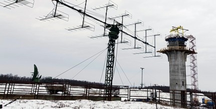 Szép betonmonstrum lett a medinai NATO-radartorny Szép betonmonstrum lett a medinai NATO-radartorny