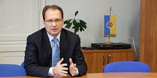 Hoppál szerint elvárható, hogy a fiatalok itthon dolgozzanak