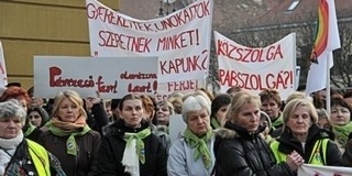 Lelakatolt iskolaajtókat akar a pécsi PDSZ a márciusi sztrájk alatt - a HaHá-val együtt tüntetnének Lelakatolt iskolaajtókat akar a pécsi PDSZ a márciusi sztrájk alatt - a HaHá-val együtt tüntetnének