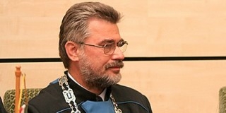 Egyelőre a kacsa kategóriájába tartozik, hogy oktatókat kellene elbocsátani a pécsi egyetemről