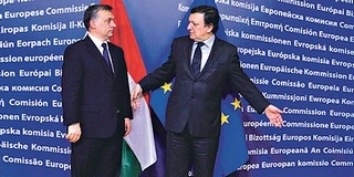 Barroso telefonon győzködte Orbánt a magyar alkotmányról Barroso telefonon győzködte Orbánt a magyar alkotmányról