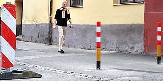 Ismeretlenek egy ideje sorra kidöntik a forgalomcsillapító oszlopokat a Garay utcában Ismeretlenek egy ideje sorra kidöntik a forgalomcsillapító oszlopokat a Garay utcában
