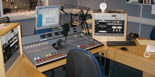 Megszűnik Pécsett a Rádió Aktív, a Lánchíd Rádióé lett a 94,6 mhz-es frekvencia Megszűnik Pécsett a Rádió Aktív, a Lánchíd Rádióé lett a 94,6 mhz-es frekvencia