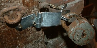 Ez a helyzet Pécs-Keleten: lefűrészelték és még a tűzcsapot is ellopták a Hősök terén Ez a helyzet Pécs-Keleten: lefűrészelték és még a tűzcsapot is ellopták a Hősök terén
