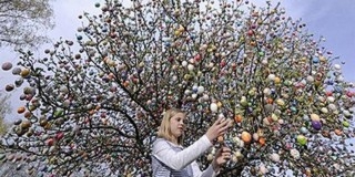 Tavaszköszöntő tojásfadíszítést tartanak a Széchenyi téren Tavaszköszöntő tojásfadíszítést tartanak a Széchenyi téren