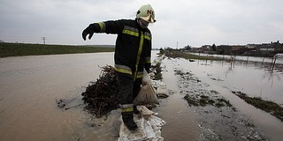 Éjszaka sem pihentek a tűzoltók: estétől reggelig száz riasztás
