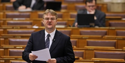 Tiltott lesz az önkényuralmi jelképek terjesztése